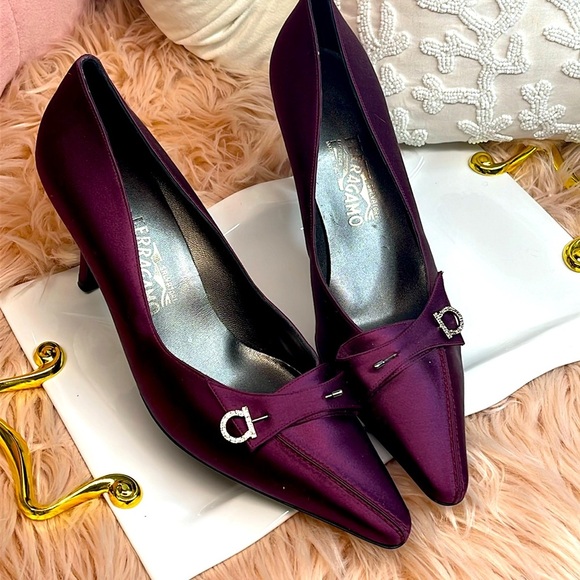 FERRAGAMO DARK PLUM SATIN HEEL - Picture 1 of 12